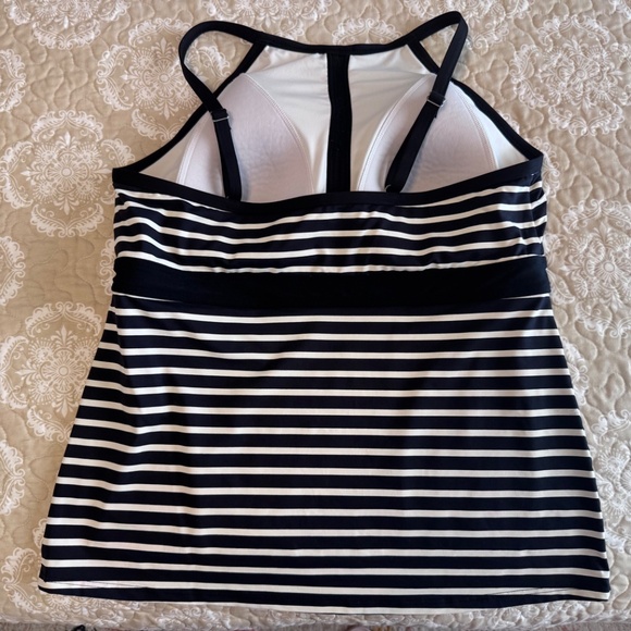 Lands’ End tankini Top - Picture 2 of 3